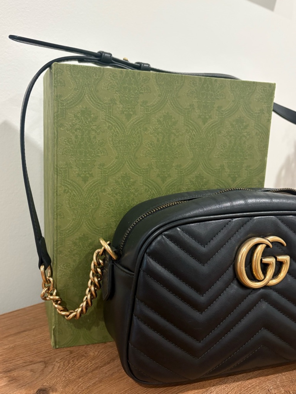 Gucci Black Chevron Leather Small Camera Bag with Gold Double G - Picture 2 of 9